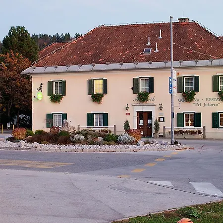 Pensjonat Avsenik 3*